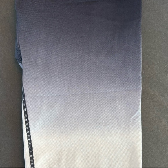 ZYIA Black and White Ombre Performance Hi-Rise 7/8th Size L - Picture 7 of 7